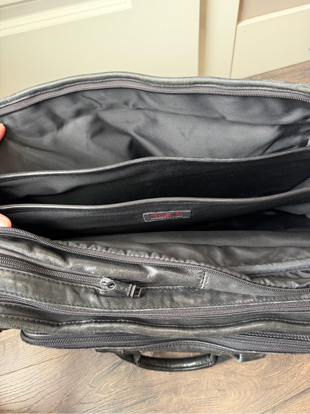 TUMI Black Leather Men’s Briefcase Shoulder Bag - Picture 14 of 15